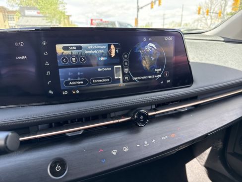 Used 2024 Nissan Ariya AWD image 15