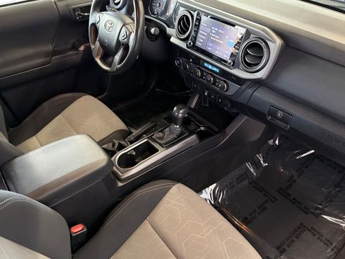 Used 2022 Toyota Tacoma TRD Off-Road image 17