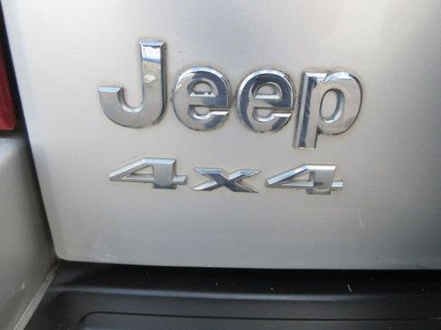 Used 2006 Jeep Liberty Sport AWD/4WD image 38