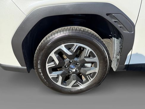 Used 2025 Subaru Forester Premium AWD/4WD image 9