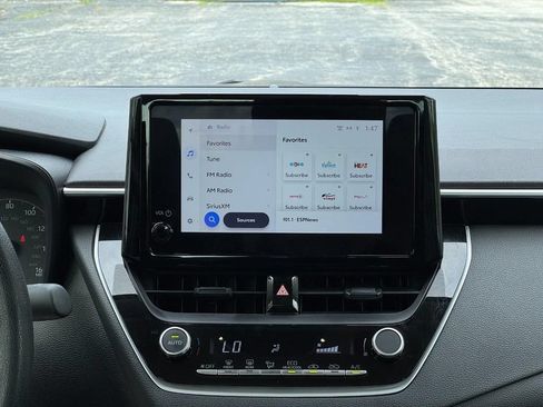 Used 2025 Toyota Corolla LE FWD image 19
