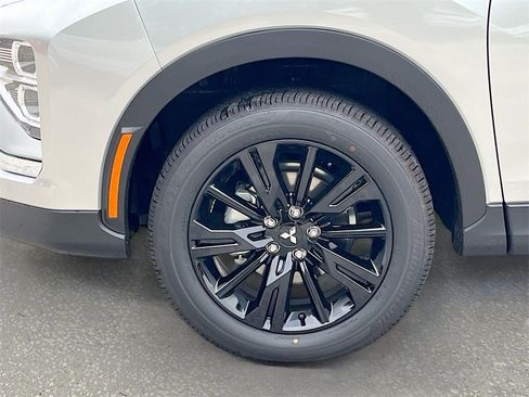 New 2025 Mitsubishi Eclipse Cross LE image 29