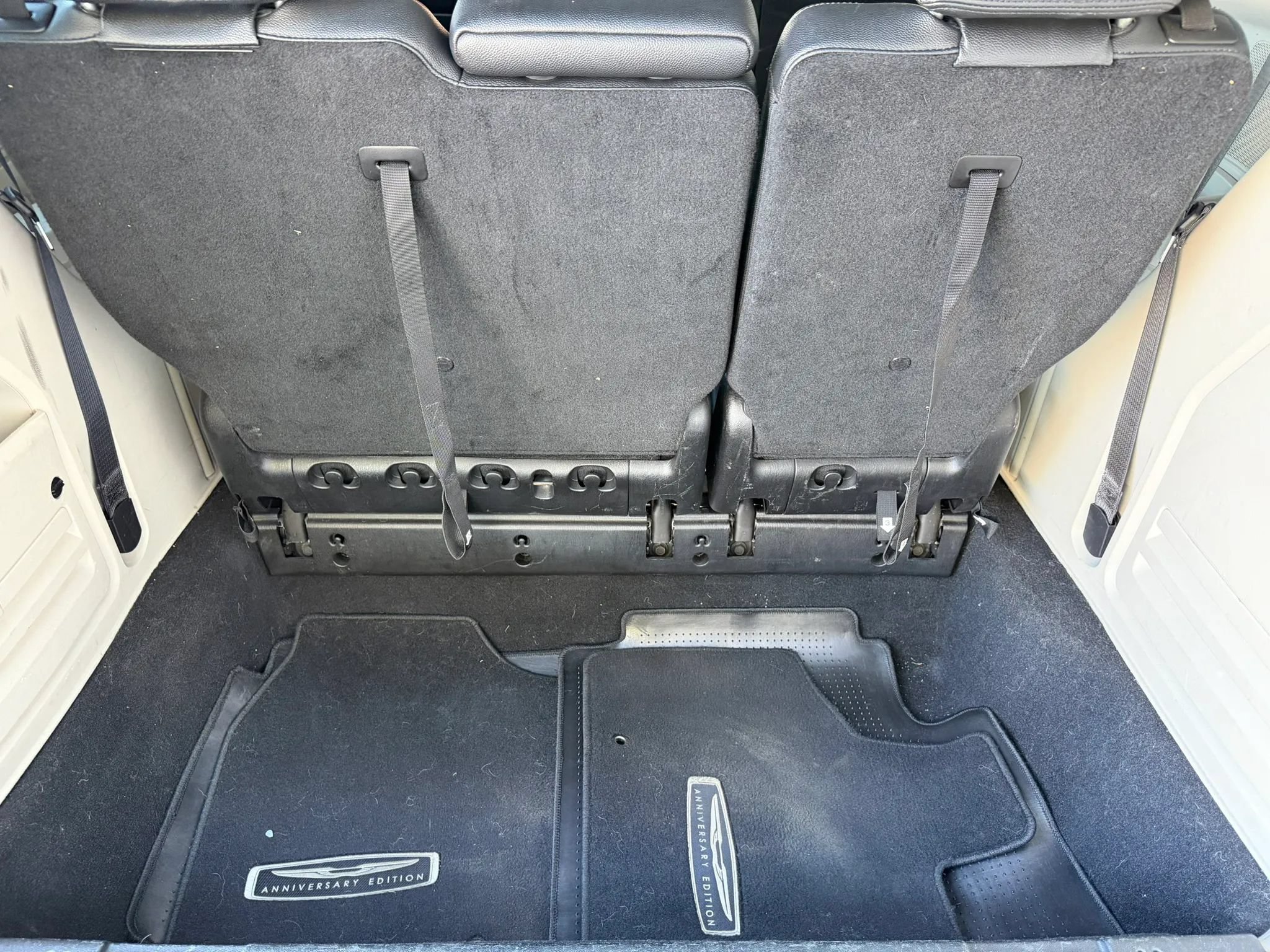 Used 2016 Chrysler Town & Country Touring-L FWD image 30