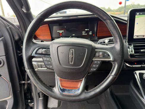 Used 2019 Lincoln Navigator Reserve AWD/4WD image 15