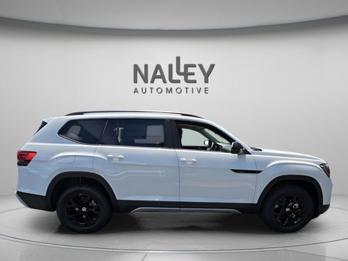 New 2025 Volkswagen Atlas Peak Edition SE image 7