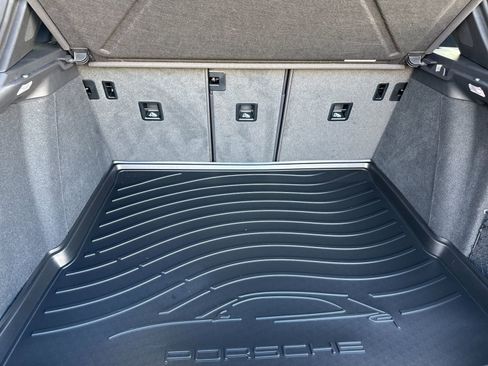 Certified 2025 Porsche Macan image 17