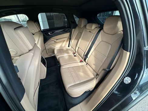 Used 2019 Porsche Cayenne image 23