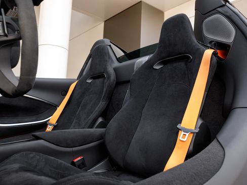 Used 2025 McLaren Artura Spider RWD image 51