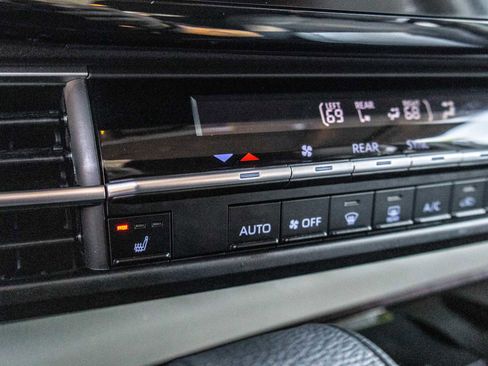 Certified 2024 Toyota Sienna XLE image 35