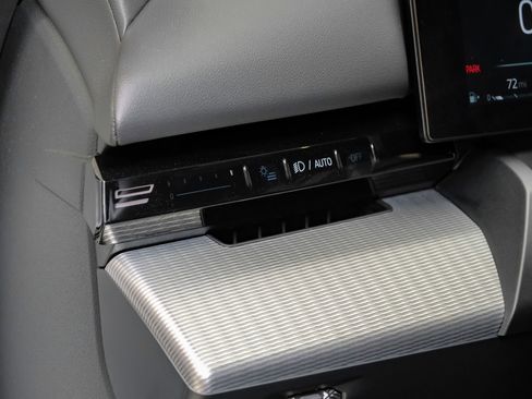 Used 2024 BMW 530i w/ M Sport Package RWD image 33