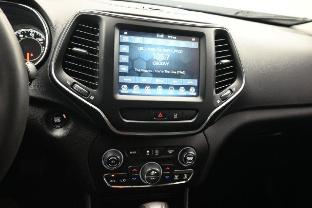 Used 2022 Jeep Cherokee Latitude Lux w/ Sun & Sound Group AWD/4WD image 7
