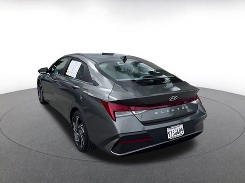 Used 2025 Hyundai Elantra SEL image 11