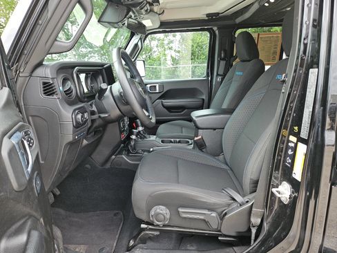Used 2024 Jeep Wrangler Unlimited Rubicon 4xe AWD/4WD image 9