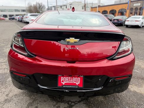 Used 2018 Chevrolet Volt Premier w/ Driver Confidence Package image 9