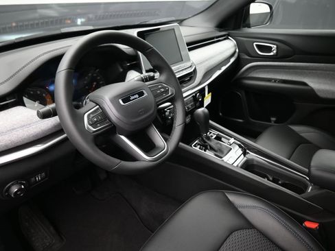 New 2026 Jeep Compass Latitude image 18