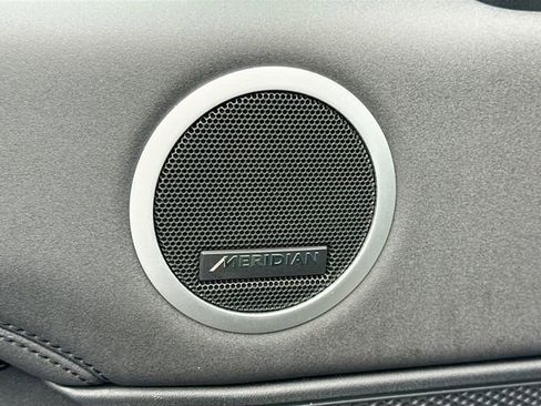 Used 2024 Land Rover Discovery S image 19