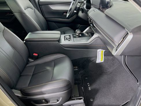 Used 2025 MAZDA CX-70 Plug-In Hybrid w/ Premium Pkg image 24