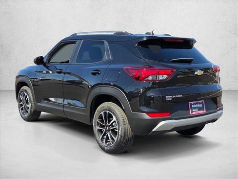 Used 2025 Chevrolet TrailBlazer LT image 8