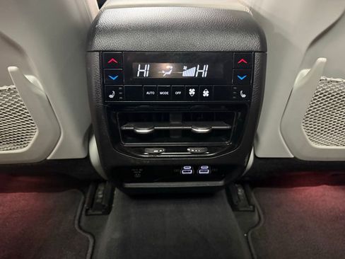 Used 2022 Jeep Grand Cherokee Overland w/ Advanced Protech Group III AWD/4WD image 19