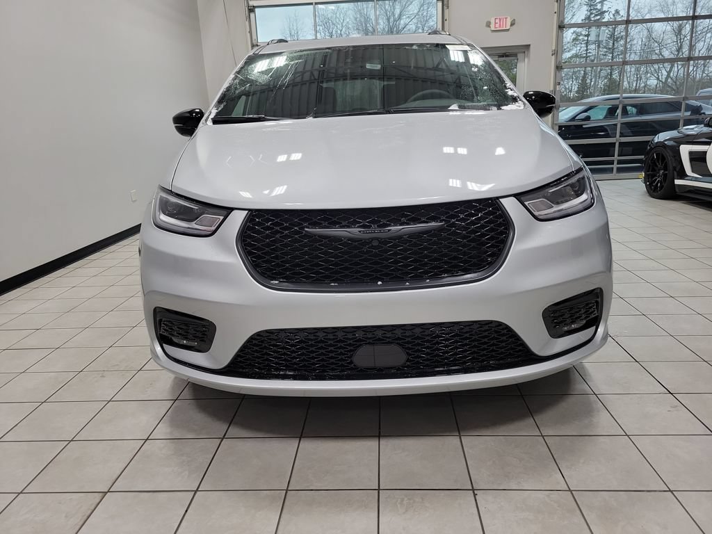 New 2026 Chrysler Pacifica Select w/ S Appearance Package AWD/4WD image 3