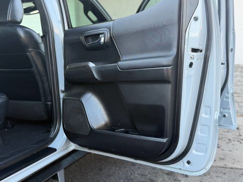 Used 2019 Toyota Tacoma TRD Off-Road image 54