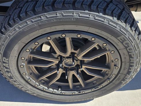 Used 2019 Ford F150 Lariat AWD/4WD image 9