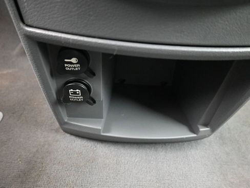 Used 2010 Dodge Grand Caravan SE w/ Climate Group FWD image 16