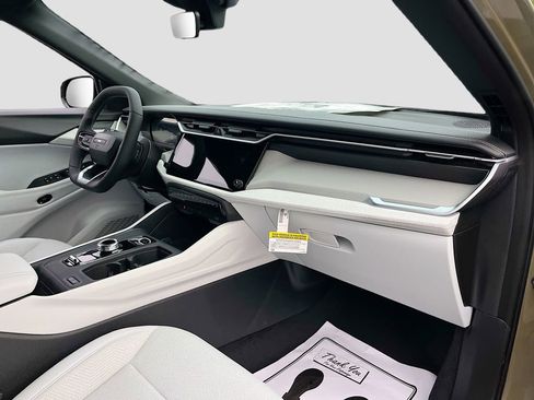 New 2026 Jeep Cherokee Laredo image 24