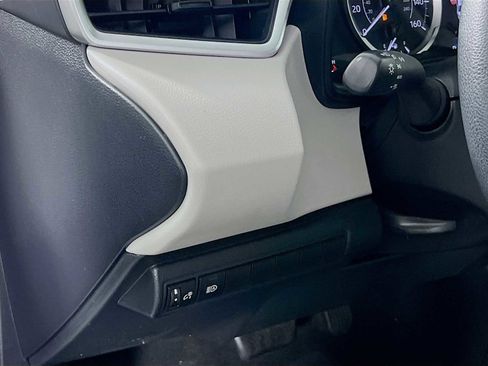 Used 2020 Toyota Corolla LE image 10