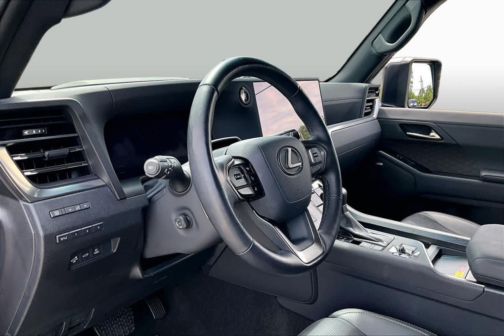 Used 2024 Lexus GX 550 w/ Accessory Package (Z1) AWD/4WD image 18