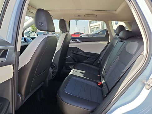New 2027 Volkswagen Taos SE FWD image 13