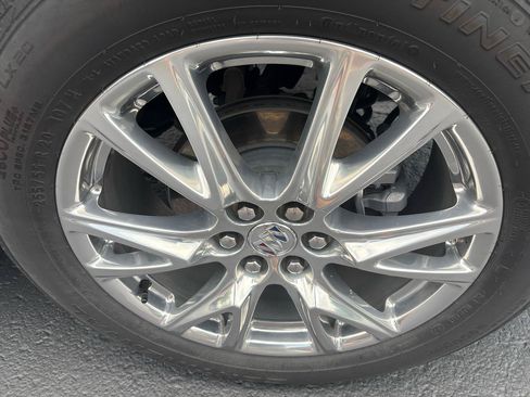 Used 2023 Buick Enclave Essence w/ Experience Buick Package FWD image 5
