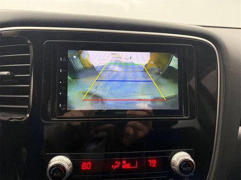 Used 2020 Mitsubishi Outlander ES image 18