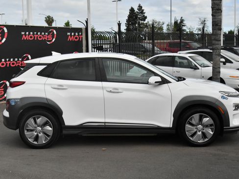 Used 2021 Hyundai Kona Limited FWD image 9