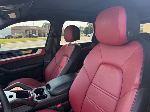 Certified 2025 Porsche Cayenne AWD/4WD image 9