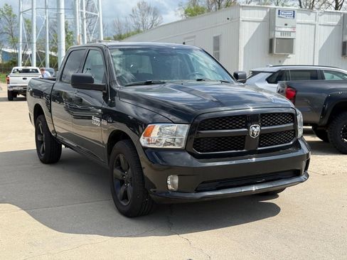 Used 2018 RAM 1500 Express w/ Express Value Package AWD/4WD image 4