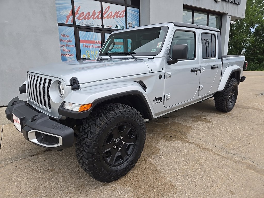 Used 2023 Jeep Gladiator Sport AWD/4WD image 2