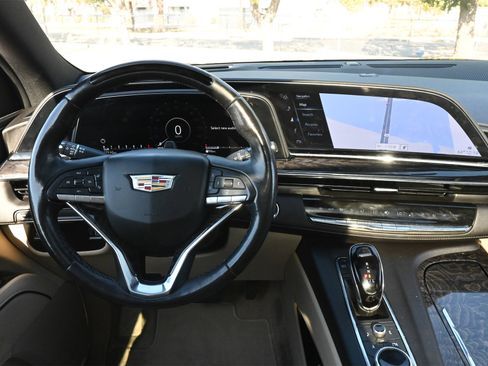 Used 2023 Cadillac Escalade Premium Luxury image 9