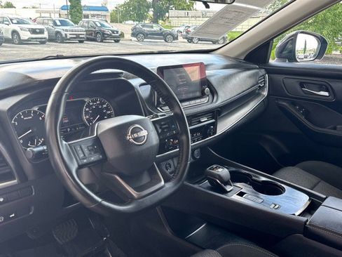 Used 2025 Nissan Rogue SV FWD image 10