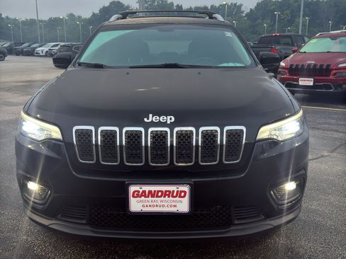 Used 2019 Jeep Cherokee Latitude Plus w/ Cold Weather Group AWD/4WD image 3