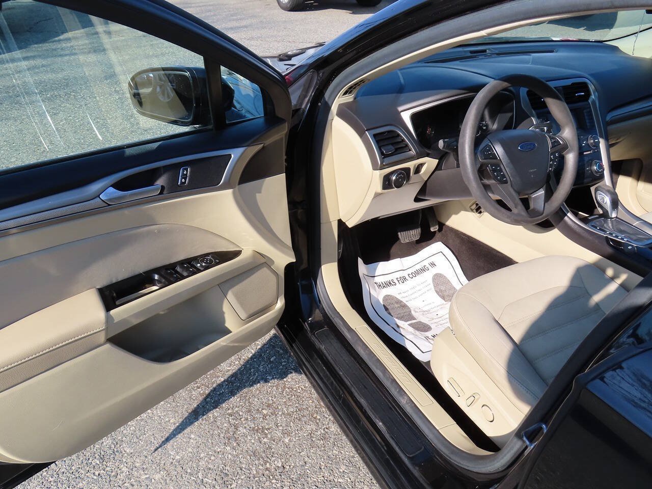 Used 2015 Ford Fusion SE FWD image 16