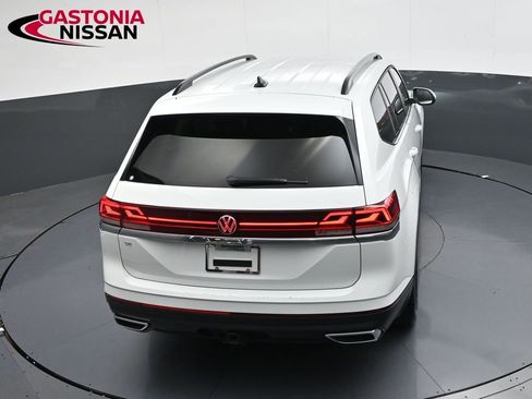 Used 2024 Volkswagen Atlas SE image 27