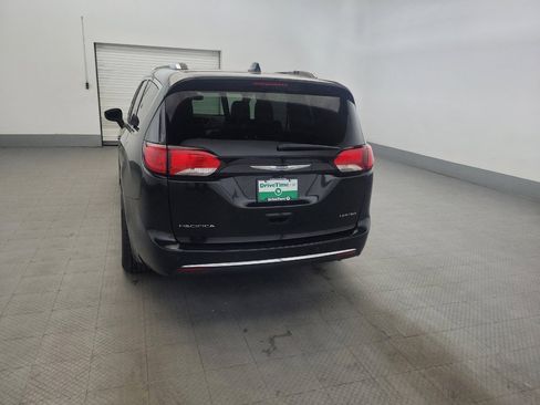 Used 2018 Chrysler Pacifica Limited FWD image 6