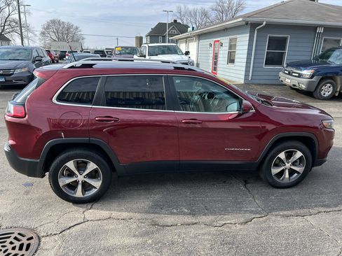 Used 2019 Jeep Cherokee Limited image 8