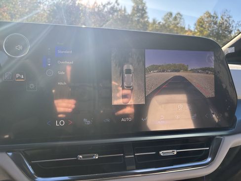 New 2026 Chevrolet Equinox EV LT image 17