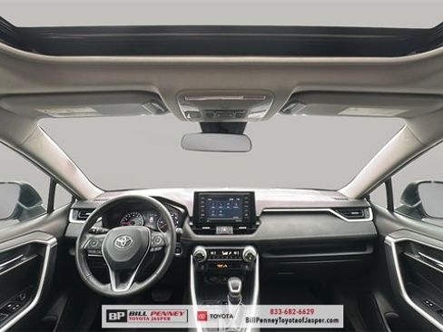 Used 2020 Toyota RAV4 XLE Premium image 10