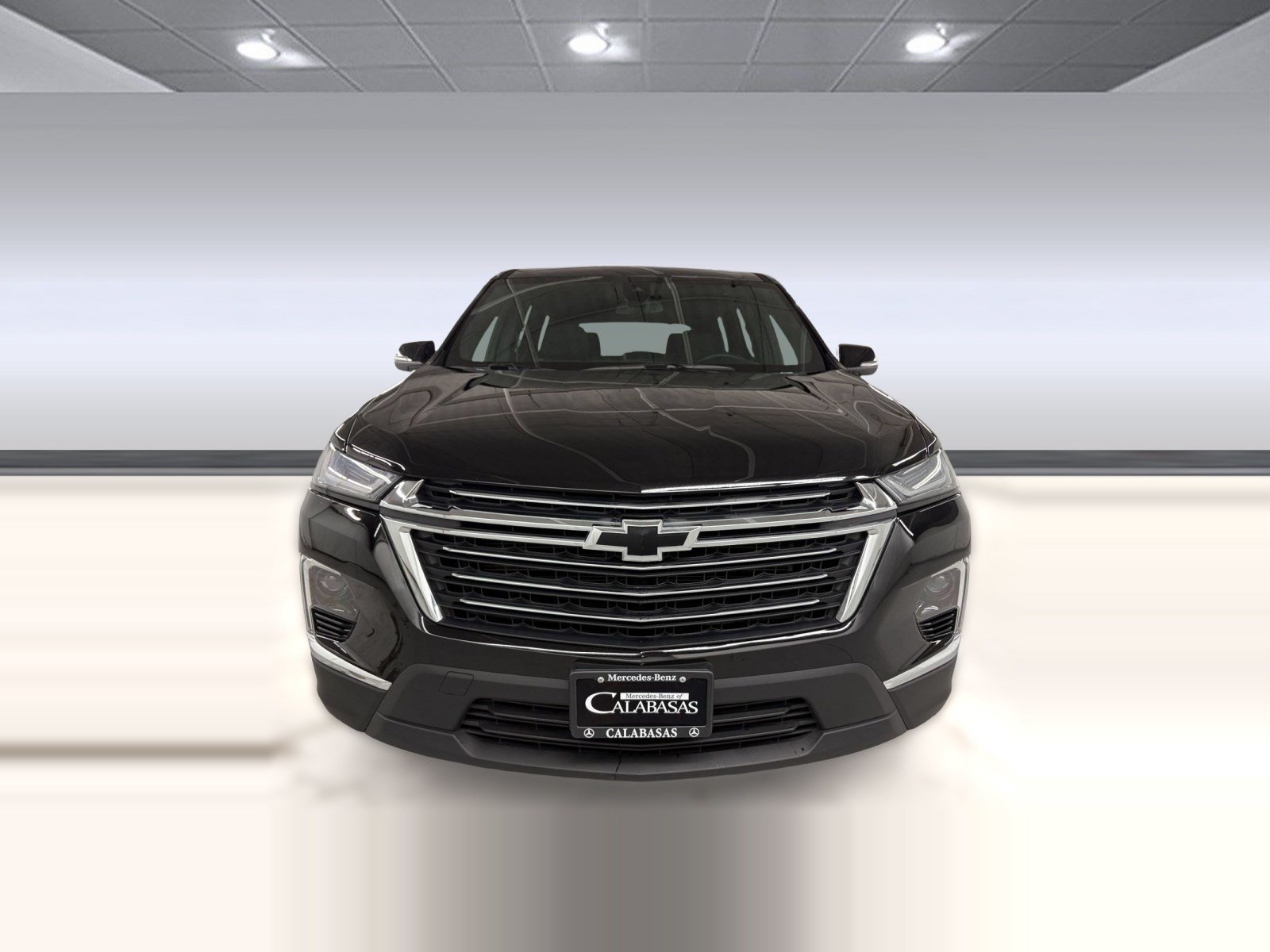 Used 2023 Chevrolet Traverse LT w/ LPO, Cargo Package FWD image 6
