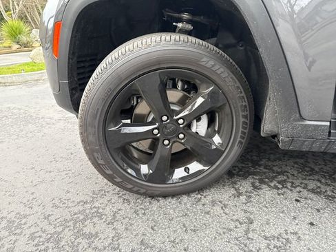 New 2025 Jeep Grand Cherokee Altitude image 28