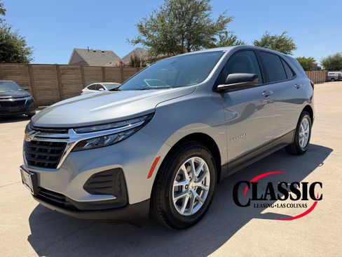 Used 2023 Chevrolet Equinox LS w/ LS Convenience Package FWD image 1