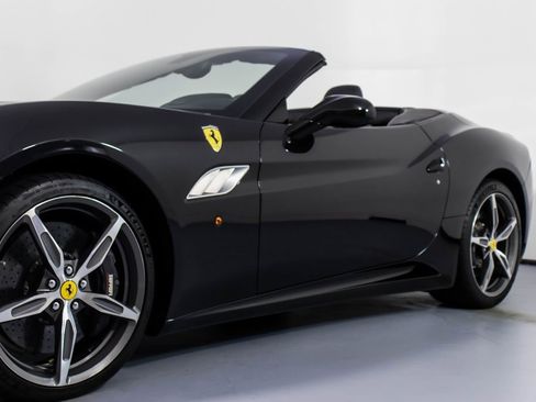 Used 2014 Ferrari California image 30